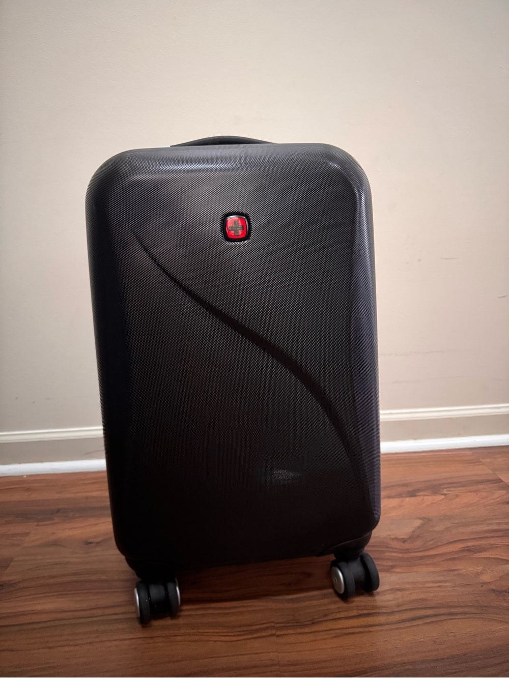 Wenger Black Hardcase Spinner Wheels Carry-On Suitcase Plastic